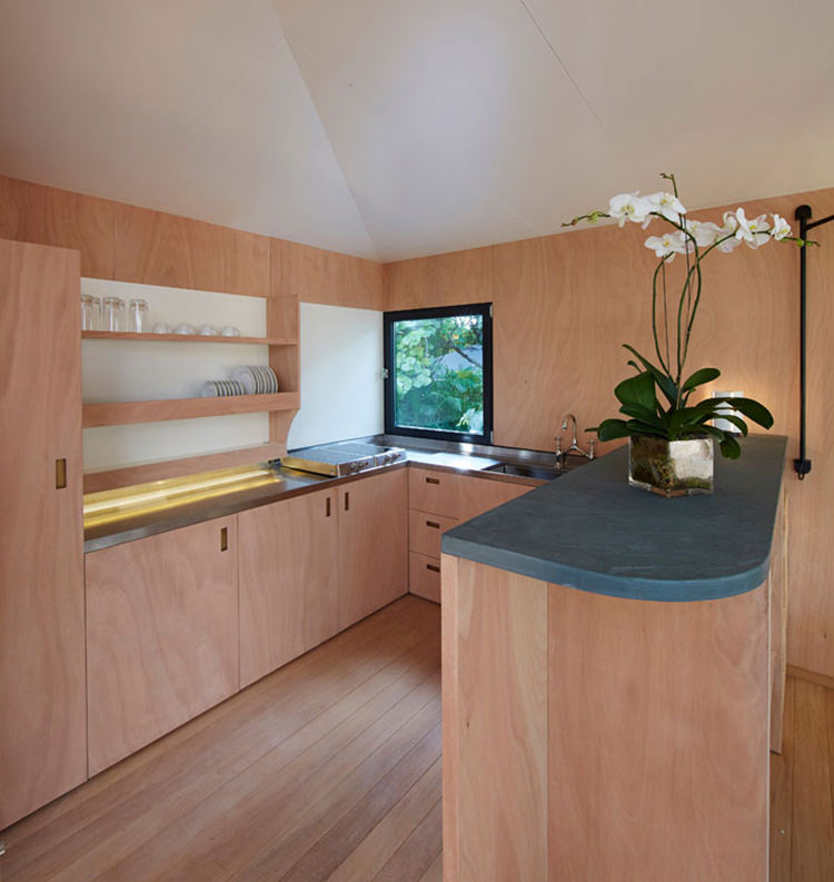 In/Out - Charlotte Perriand La Maison Au Bord De L'eau