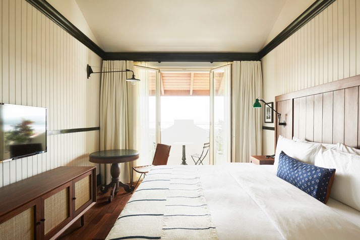 In/Out - American Trade Hotel