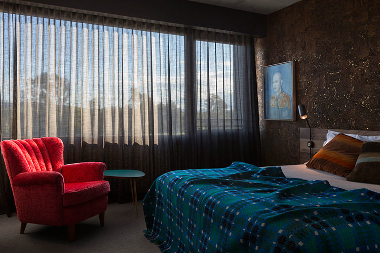In/Out - Hotel Hotel