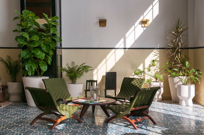In/Out - American Trade Hotel