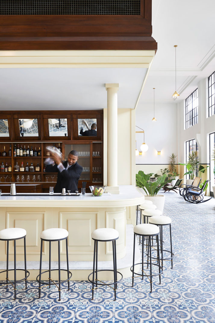 In/Out - American Trade Hotel