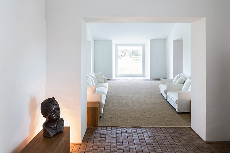 In/Out - Out/About: Casa No Tempo