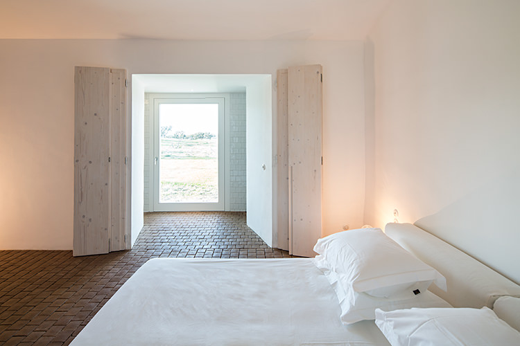 In/Out - Out/About: Casa No Tempo