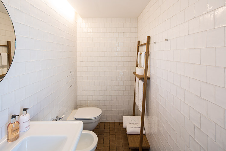 In/Out - Out/About: Casa No Tempo