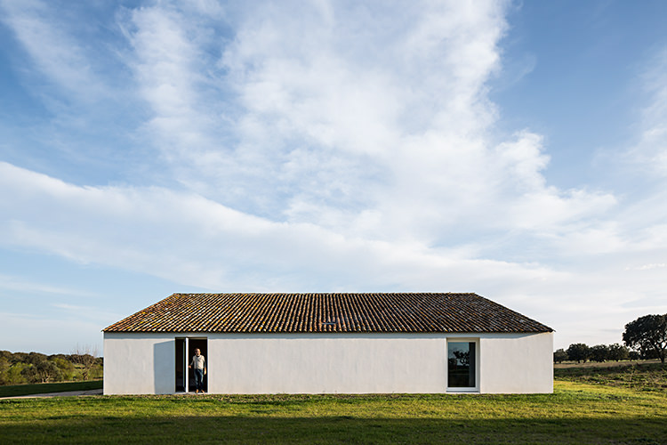 In/Out - Out/About: Casa No Tempo