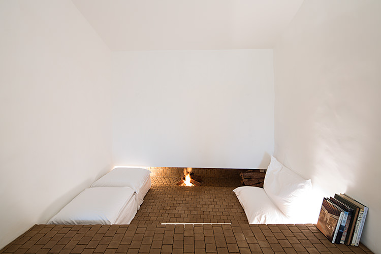 In/Out - Out/About: Casa No Tempo