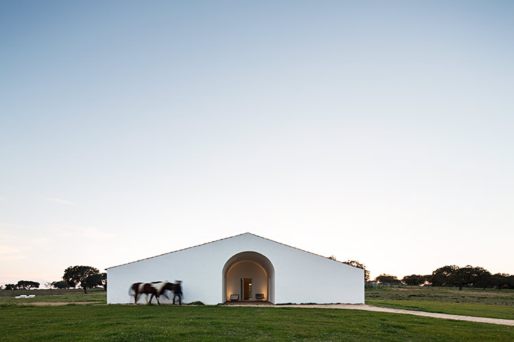 In/Out - Out/About: Casa No Tempo