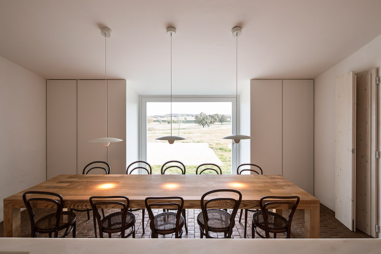 In/Out - Out/About: Casa No Tempo