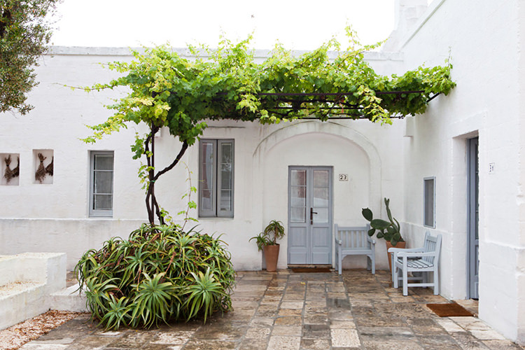 In/Out - OUT/ABOUT: Hotel Masseria Cimino