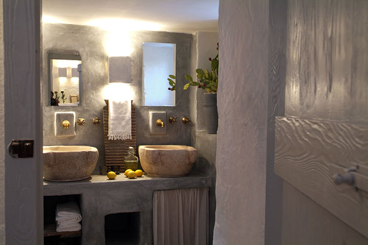 In/Out - OUT/ABOUT: Hotel Masseria Cimino