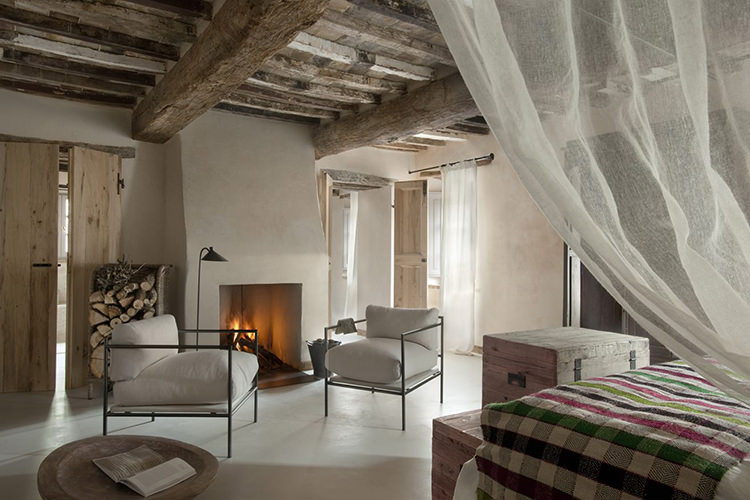 In/Out - OUT/ABOUT: Hotel Monteverdi
