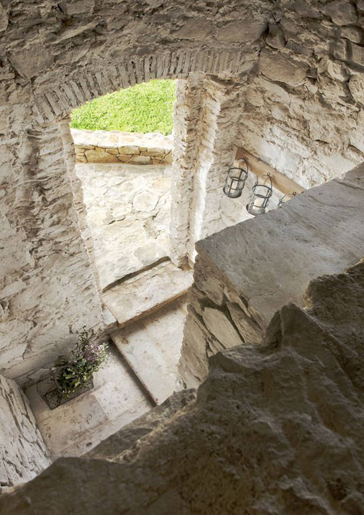 In/Out - OUT/ABOUT: Hotel Monteverdi