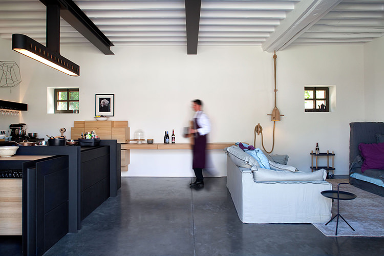 In/Out - OUT/ABOUT: Château de la Resle 