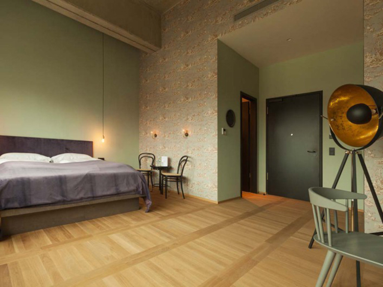 In/Out - OUT/ABOUT: Flushing Meadows Hotel