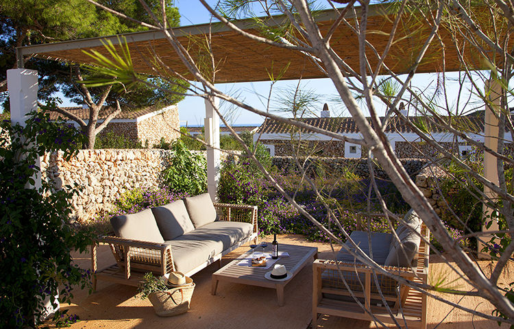 In/Out - OUT/ABOUT: LA PISCINA DE LA SUITE 'POOL COTTAGE' MENORCA