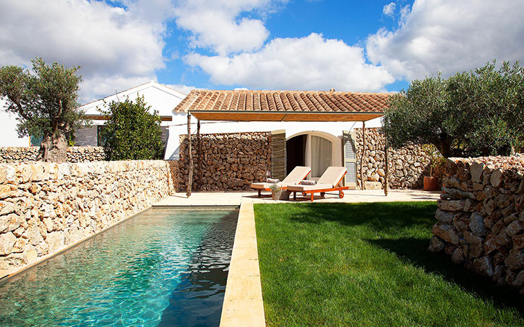 In/Out - OUT/ABOUT: LA PISCINA DE LA SUITE 'POOL COTTAGE' MENORCA