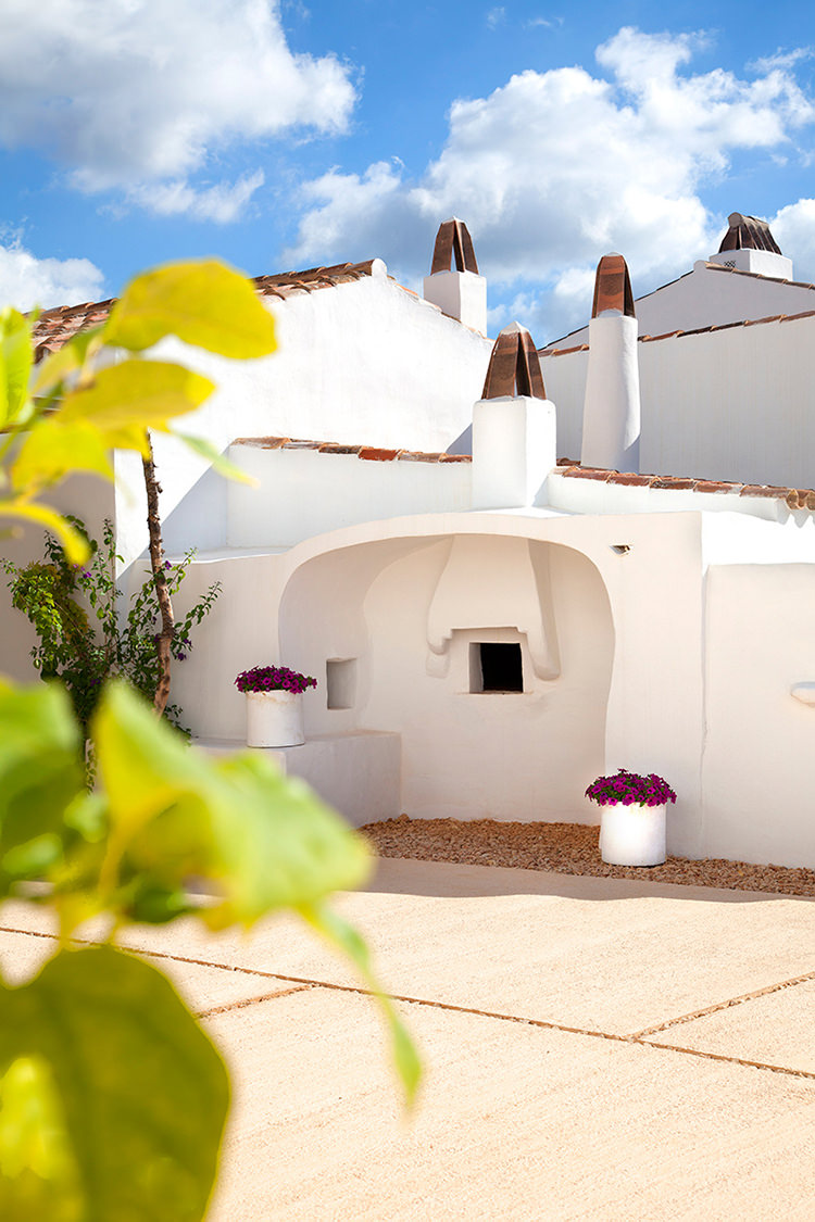 In/Out - OUT/ABOUT: LA PISCINA DE LA SUITE 'POOL COTTAGE' MENORCA