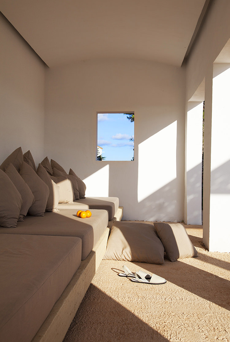In/Out - OUT/ABOUT: LA PISCINA DE LA SUITE 'POOL COTTAGE' MENORCA