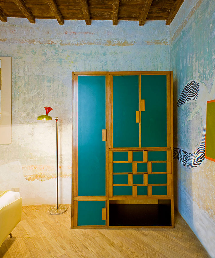 In/Out: G-Rough Hotel