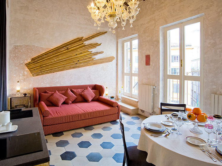 In/Out: G-Rough Hotel