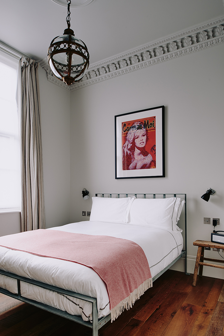 In/Out: Artist Residence Hotel