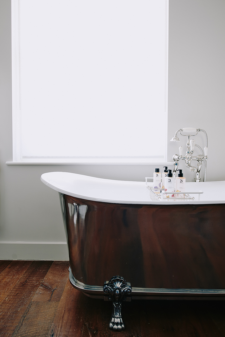 In/Out: Artist Residence Hotel