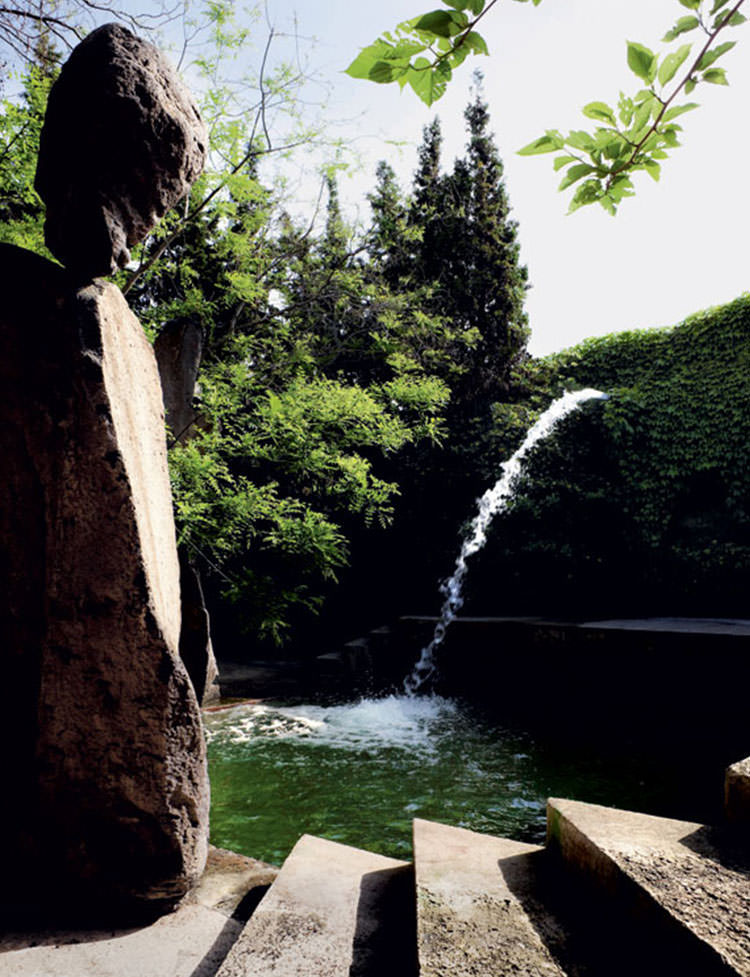 In/Out: Xavier Corbero’s home
