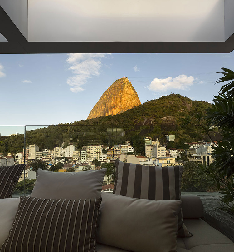 In/Out: Rio dreaming with Studio Arthur Casus