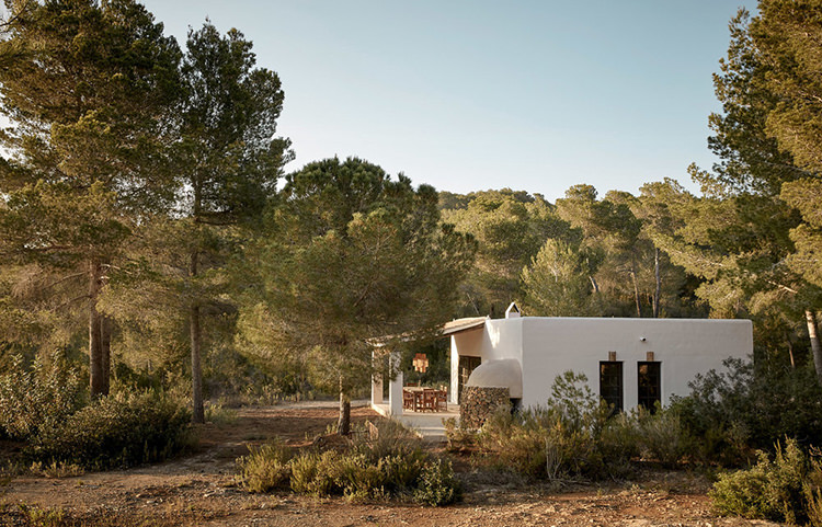 In/Out: La Granja Ibiza