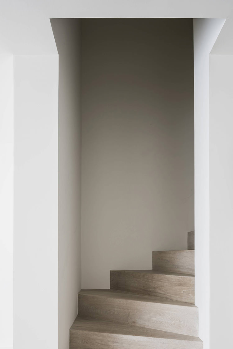 In/Out: Vincent Van Duysen apartment in Knokke, Belguim