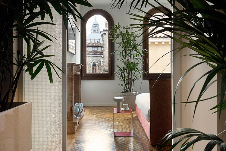 In/Out: Casa Flora Venice