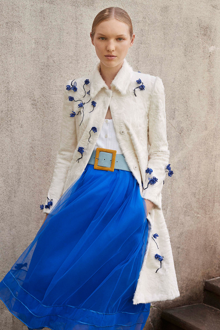 In/Out: Caroline Herrera Resort 2018