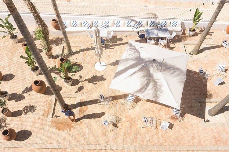 In/Out: Casa Mae