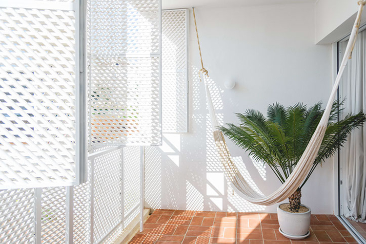 In/Out: Casa Mae