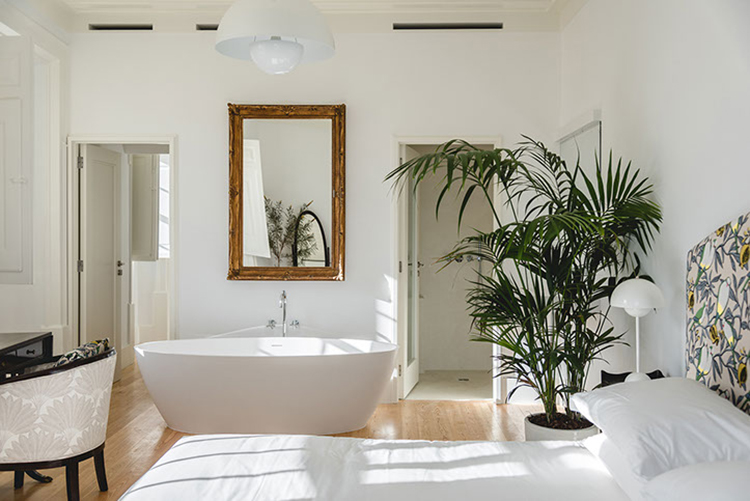 In/Out: Casa Mae