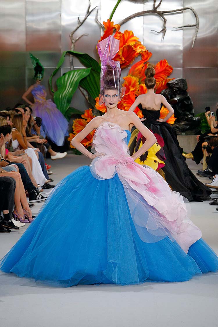In/Out:Houseofdior