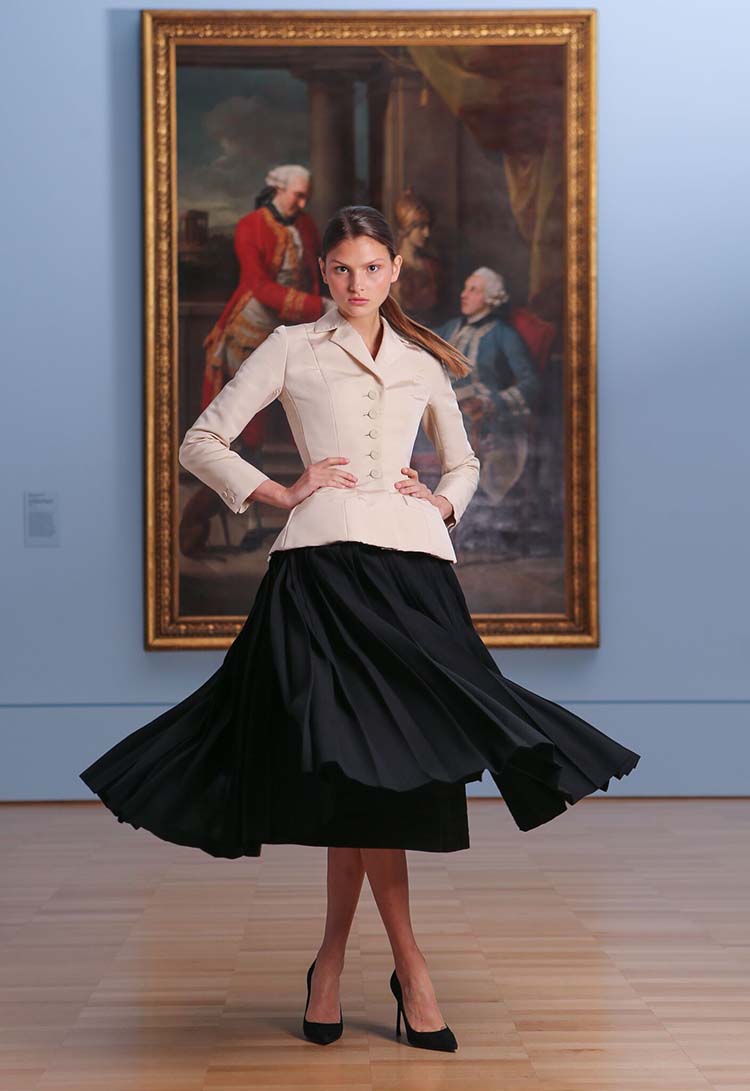 In/Out:Houseofdior