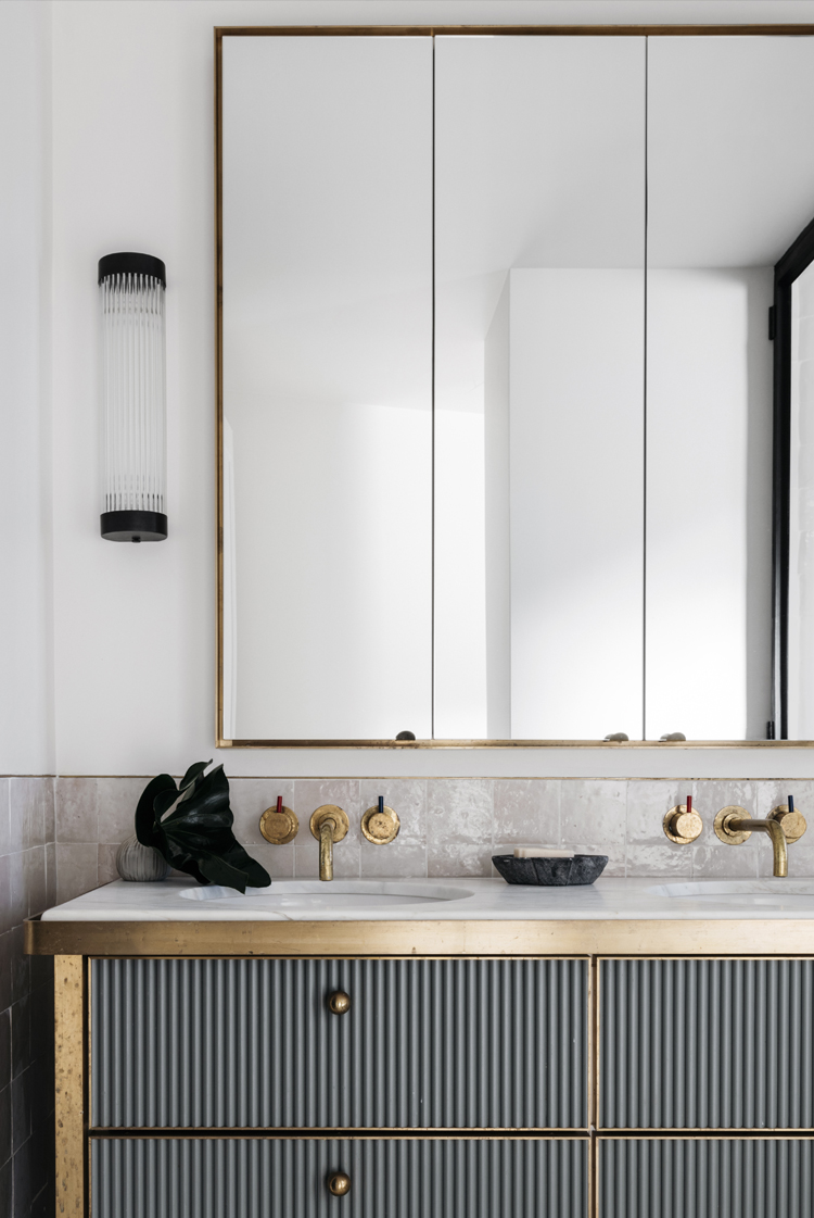 In/Out:LighthouseApartment
