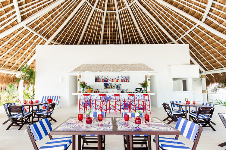 In/Out:Hotel Esencia