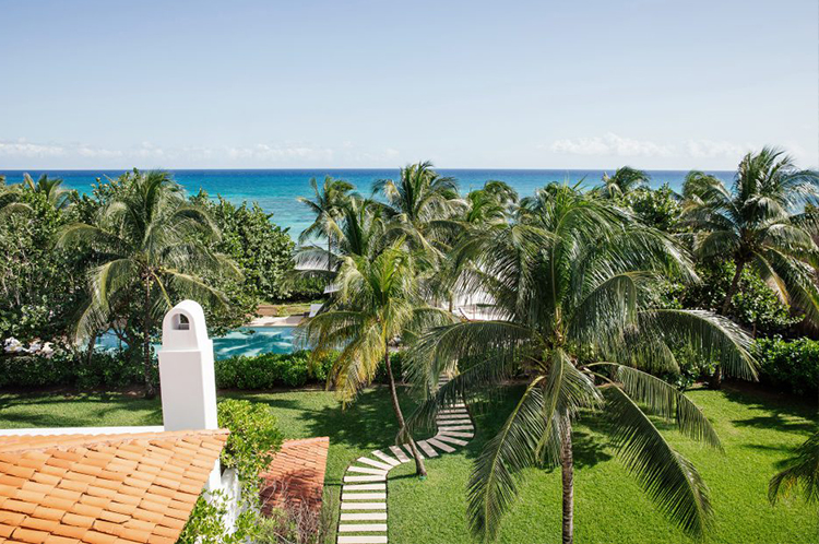In/Out:Hotel Esencia