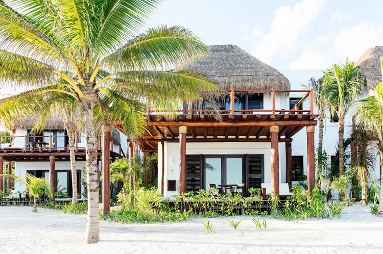 In/Out:Hotel Esencia