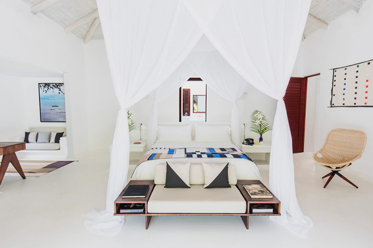 In/Out:Hotel Esencia