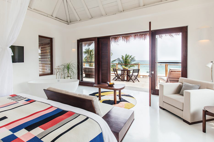 In/Out:Hotel Esencia