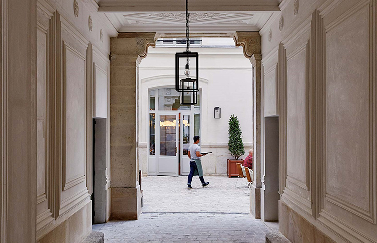 In/Out:HoxtonHotel