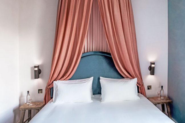 In/Out:HotelGrands