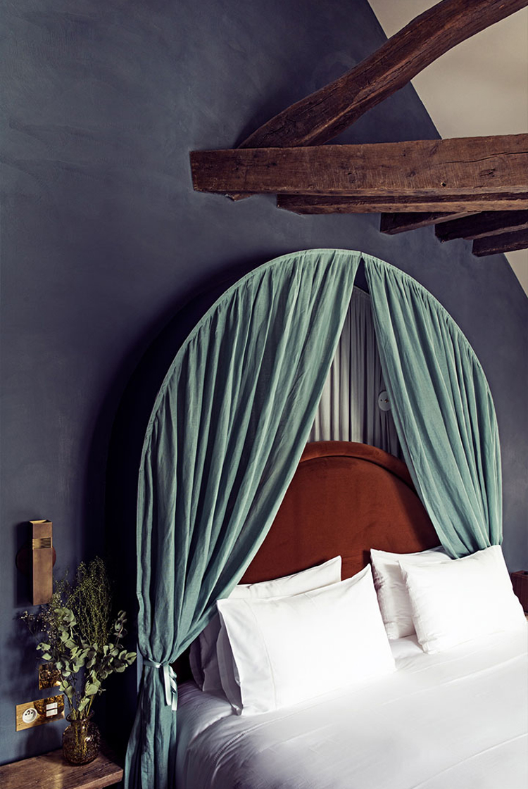 In/Out:HotelGrands