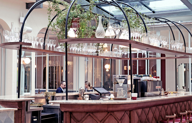In/Out:HotelGrands