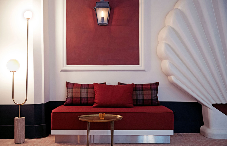 In/Out:HotelGrands