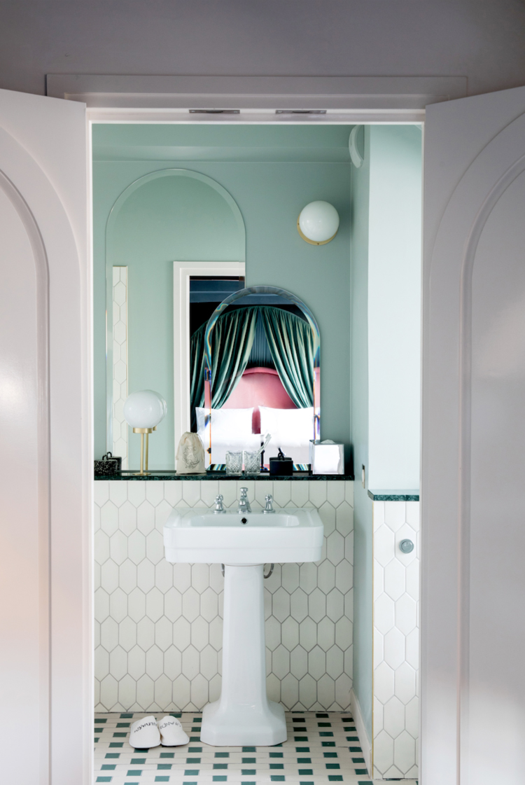 In/Out:HotelGrands