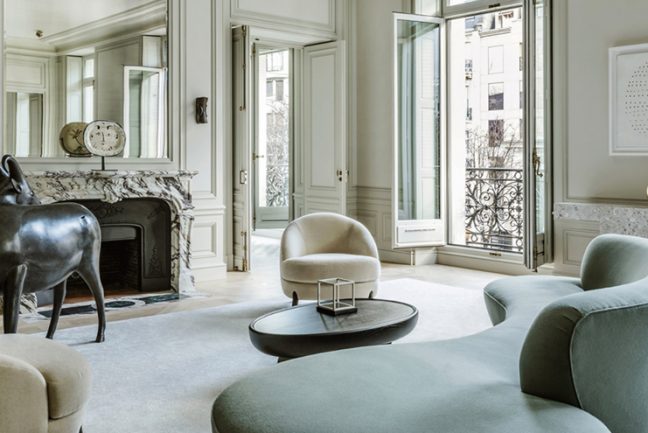 In/Out: Avenue Montaigne